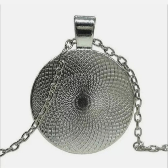 New Peter Pan Never Grow Up! Silver Glass Cabochon Necklace. - Picture 4 of 5